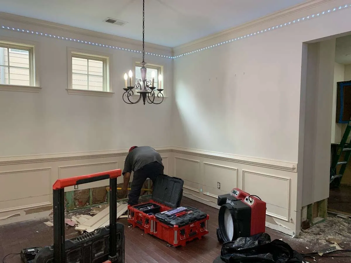 Restoration technician with professional equipment in New Hempstead